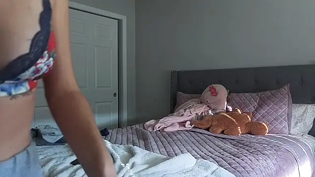 Snapshot of bambifarrina chatting on 10.27.25 bambifarrina online show from 10.27.25