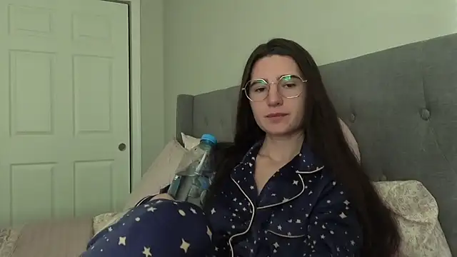 Snapshot of bambifarrina chatting on 11.15.25 bambifarrina online show from 11.15.25