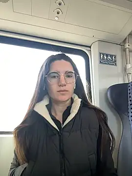 Snapshot of bambifarrina chatting on 02.14.26 bambifarrina online show from 02.14.26