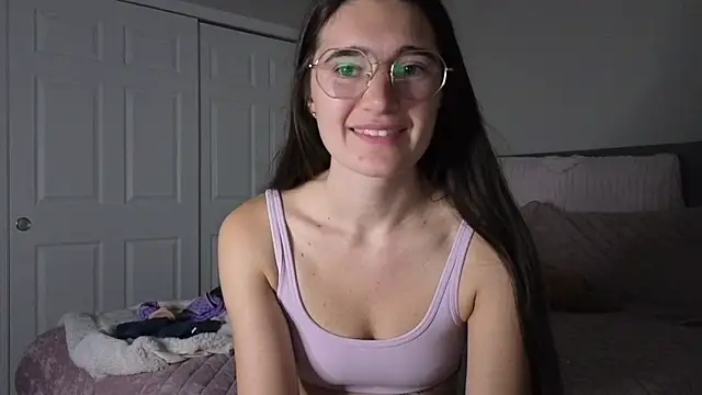 Snapshot of bambifarrina chatting on 02.25.26 bambifarrina online show from 02.25.26