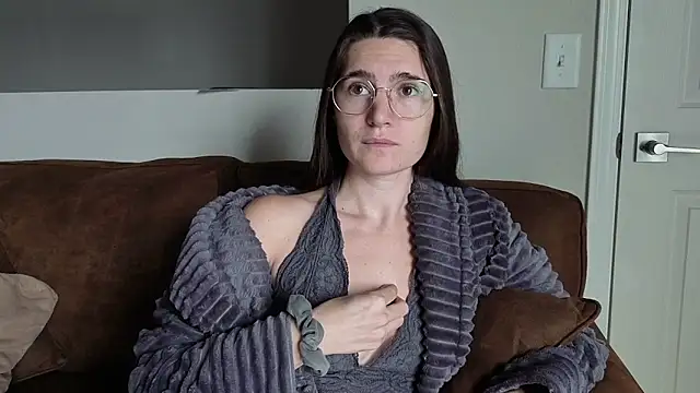 Snapshot of bambifarrina chatting on 03.24.26 bambifarrina online show from 03.24.26