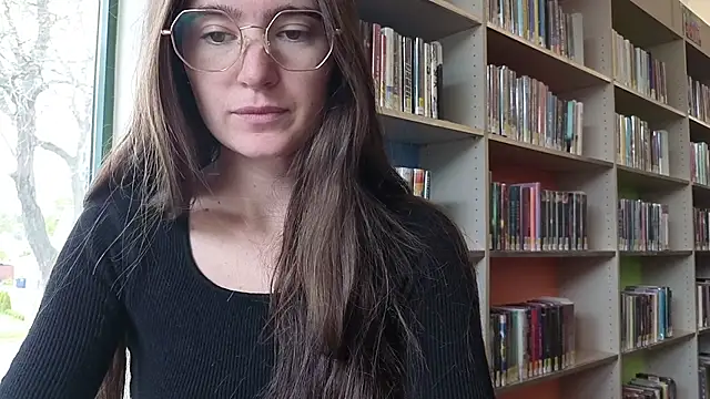 Snapshot of bambifarrina chatting on 05.13.26 bambifarrina online show from 05.13.26