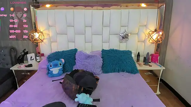 Foxxy Doll online show from 04.28.26