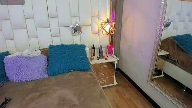 Foxxy Doll online show from 04.29.26