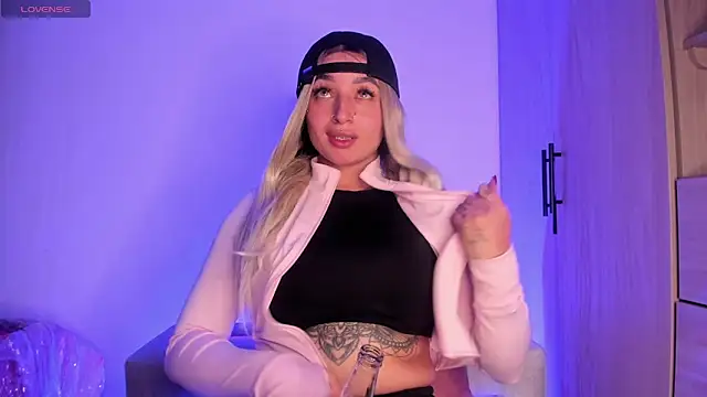 Snapshot of scarlett_Collinss chatting on 10.05.25 scarlett Collinss online show from 10.05.25