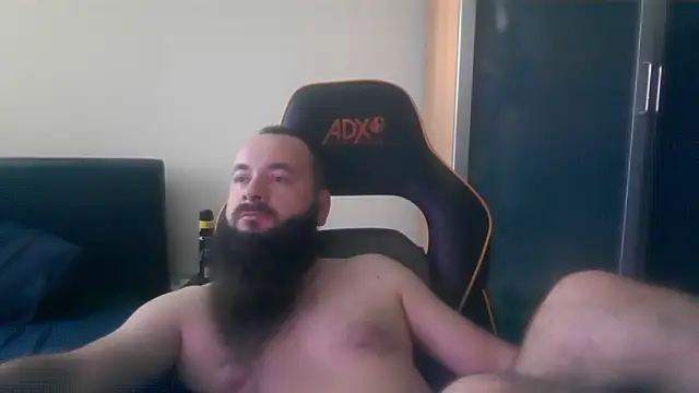 LondonMan1988 online show from 10.26.25