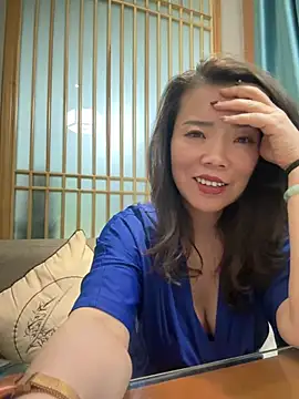 anna yngs online show from 04.24.26