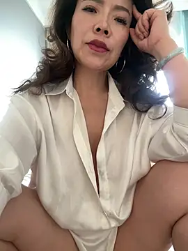 anna yngs online show from 07.22.26