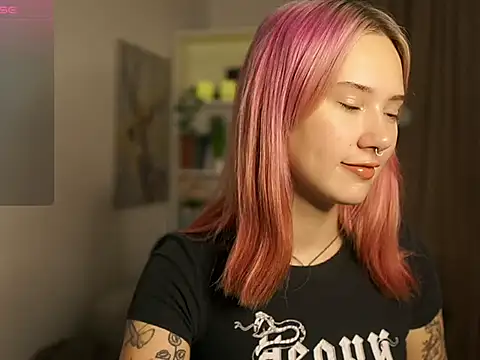 Snapshot of uwu_nika18 chatting on 10.29.25 uwu nika18 online show from 10.29.25