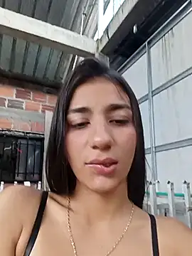 Snapshot of -juicy_ chatting on 10.03.25 -juicy online show from 10.03.25