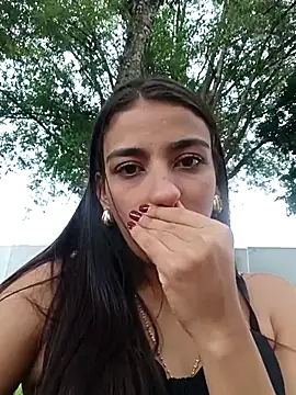 Snapshot of -juicy_ chatting on 10.26.25 -juicy online show from 10.26.25