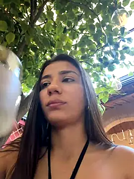 Snapshot of -juicy_ chatting on 11.13.25 -juicy online show from 11.13.25