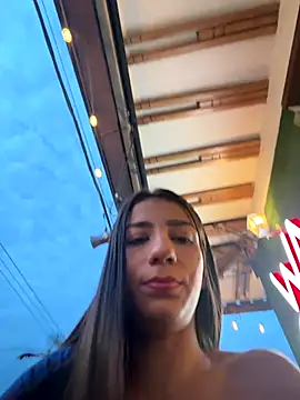 Snapshot of -juicy_ chatting on 11.16.25 -juicy online show from 11.16.25