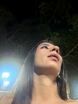 Snapshot of -juicy_ chatting on 11.27.25 -juicy online show from 11.27.25