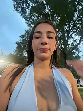 Snapshot of -juicy_ chatting on 11.30.25 -juicy online show from 11.30.25