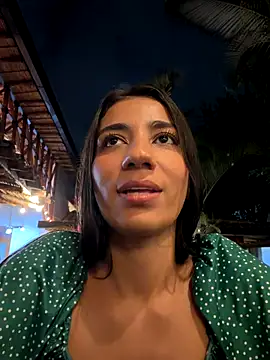 Snapshot of -juicy_ chatting on 12.01.25 -juicy online show from 12.01.25