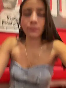 Snapshot of -juicy_ chatting on 06.19.26 -juicy online show from 06.19.26