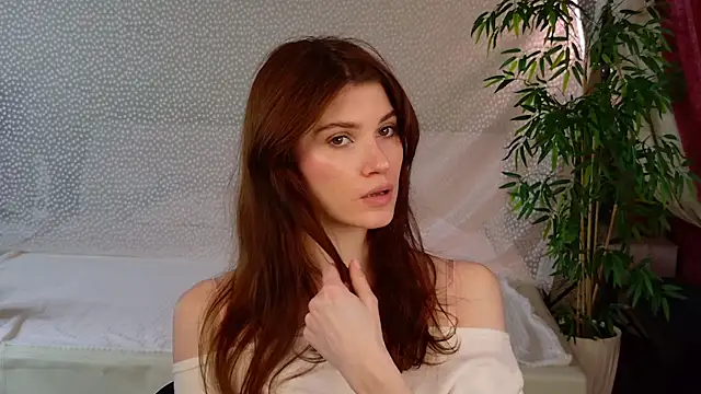 Snapshot of Angell_Wild chatting on 10.21.25 Angell Wild online show from 10.21.25