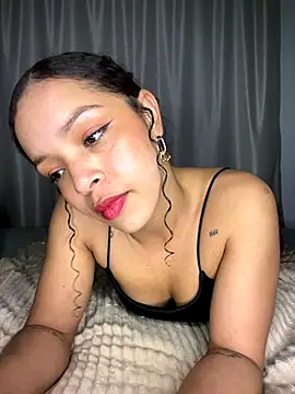 Snapshot of Yasmin777_ chatting on 09.21.25 Yasmin777 online show from 09.21.25