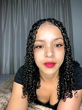 Snapshot of Yasmin777_ chatting on 10.14.25 Yasmin777 online show from 10.14.25