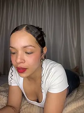 Snapshot of Yasmin777_ chatting on 10.15.25 Yasmin777 online show from 10.15.25