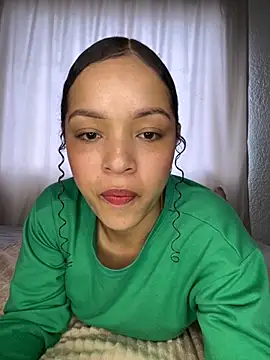 Snapshot of Yasmin777_ chatting on 10.17.25 Yasmin777 online show from 10.17.25