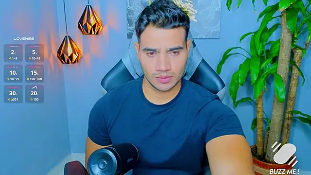 Snapshot of AndresR3 chatting on 09.10.25 AndresR3 online show from 09.10.25