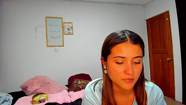 Snapshot of Ana__Pink chatting on 10.04.25 Ana  Pink online show from 10.04.25