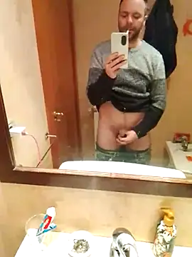 Snapshot of manchego85 chatting on 11.05.25 manchego85 online show from 11.05.25