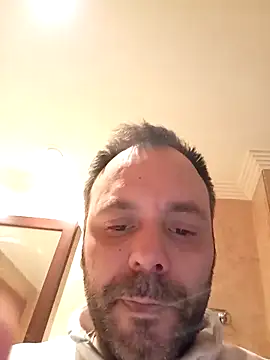 Snapshot of manchego85 chatting on 03.10.26 manchego85 online show from 03.10.26