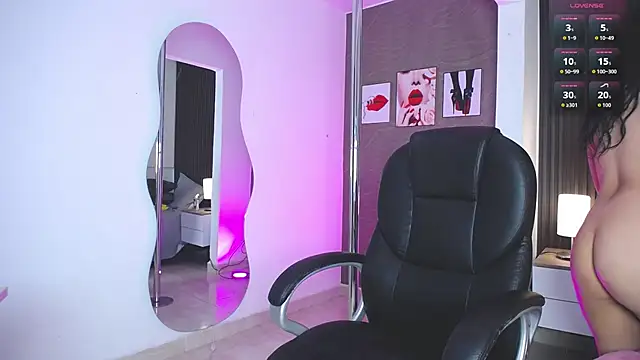 Snapshot of Dulcerose_01 chatting on 10.15.25 Dulcerose 01 online show from 10.15.25