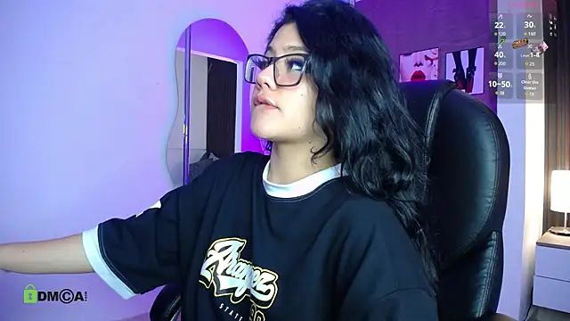 Snapshot of Dulcerose_01 chatting on 10.29.25 Dulcerose 01 online show from 10.29.25