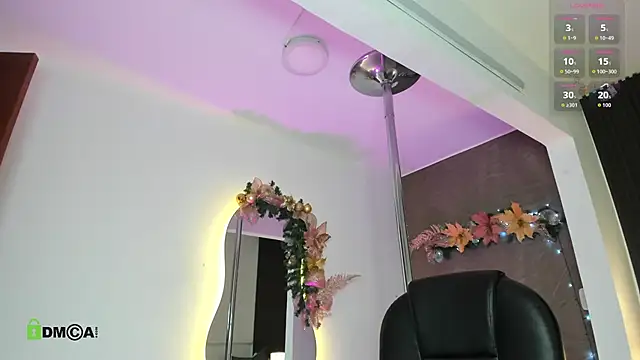 Snapshot of Dulcerose_01 chatting on 12.13.25 Dulcerose 01 online show from 12.13.25