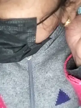 Snapshot of USER-MAYA chatting on 12.16.25 USER-MAYA online show from 12.16.25