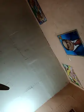 Snapshot of USER-MAYA chatting on 12.21.25 USER-MAYA online show from 12.21.25