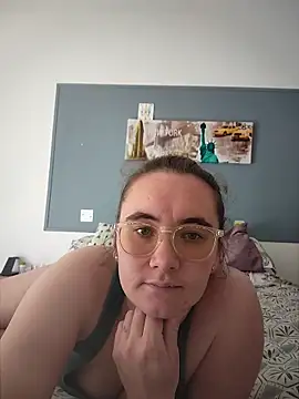 AndHerXO online show from 04.25.26
