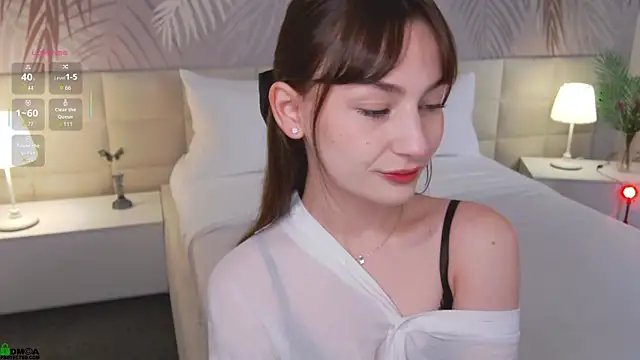 LolaPrise online show from 09.28.25