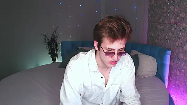 Snapshot of KiskaKurt chatting on 09.20.25 KiskaKurt online show from 09.20.25