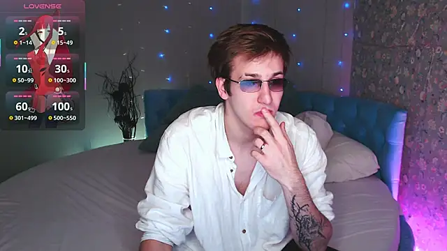 Snapshot of KiskaKurt chatting on 09.21.25 KiskaKurt online show from 09.21.25