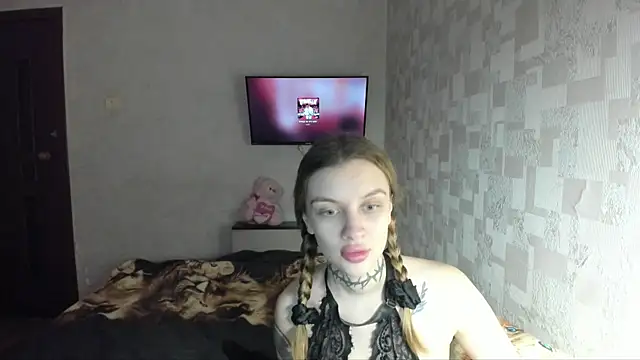 Snapshot of AlisTris chatting on 11.05.25 AlisTris online show from 11.05.25