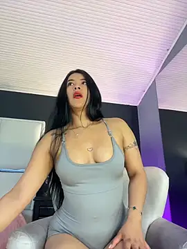 BellaFernandez   online show from 12.15.25