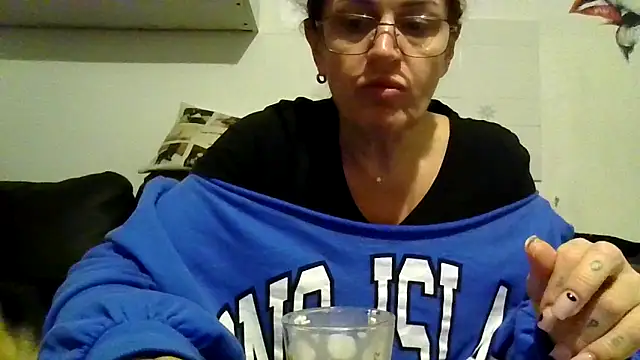 RubyyRosee online show from 12.04.25