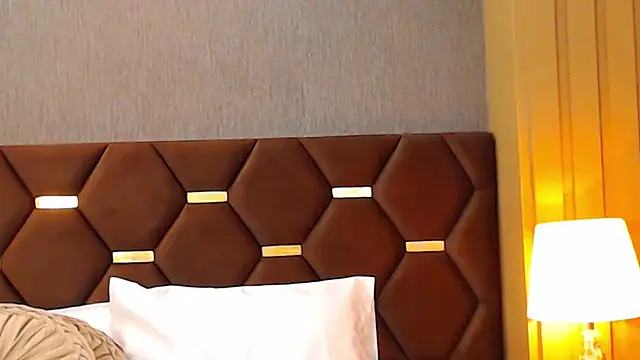 Snapshot of MelodyCarsson chatting on 11.22.25 MelodyCarsson online show from 11.22.25