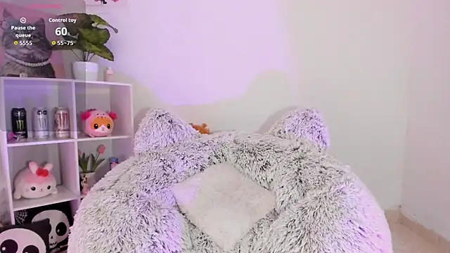 Snapshot of akame_meow chatting on 10.25.25 akame meow online show from 10.25.25