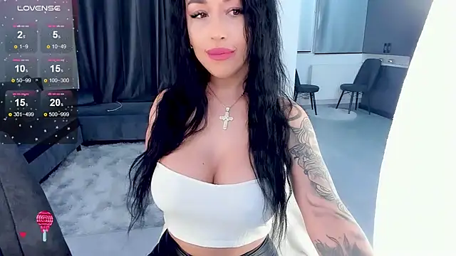 Snapshot of oh_julya chatting on 02.04.25 oh julya online show from 02.04.25