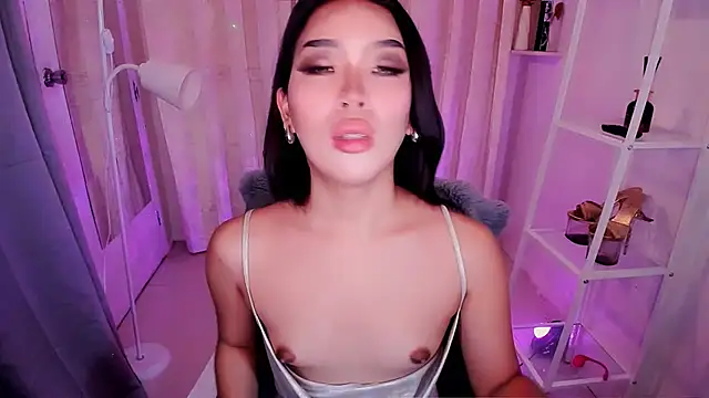 Snapshot of MS_LUNA chatting on 10.01.25 MS LUNA online show from 10.01.25