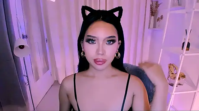 Snapshot of MS_LUNA chatting on 10.09.25 MS LUNA online show from 10.09.25