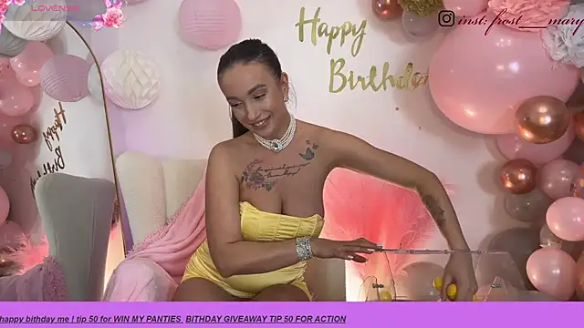 Snapshot of MeryFrost chatting on 10.02.25 MeryFrost online show from 10.02.25