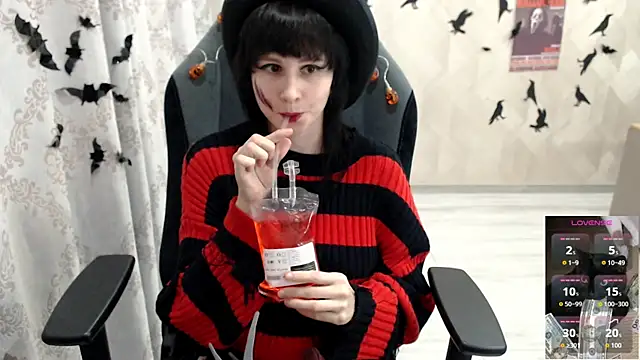 Snapshot of MistyDark chatting on 10.27.25 MistyDark online show from 10.27.25