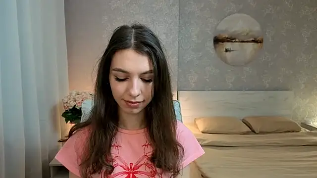 Snapshot of KellyShines chatting on 09.29.25 KellyShines online show from 09.29.25